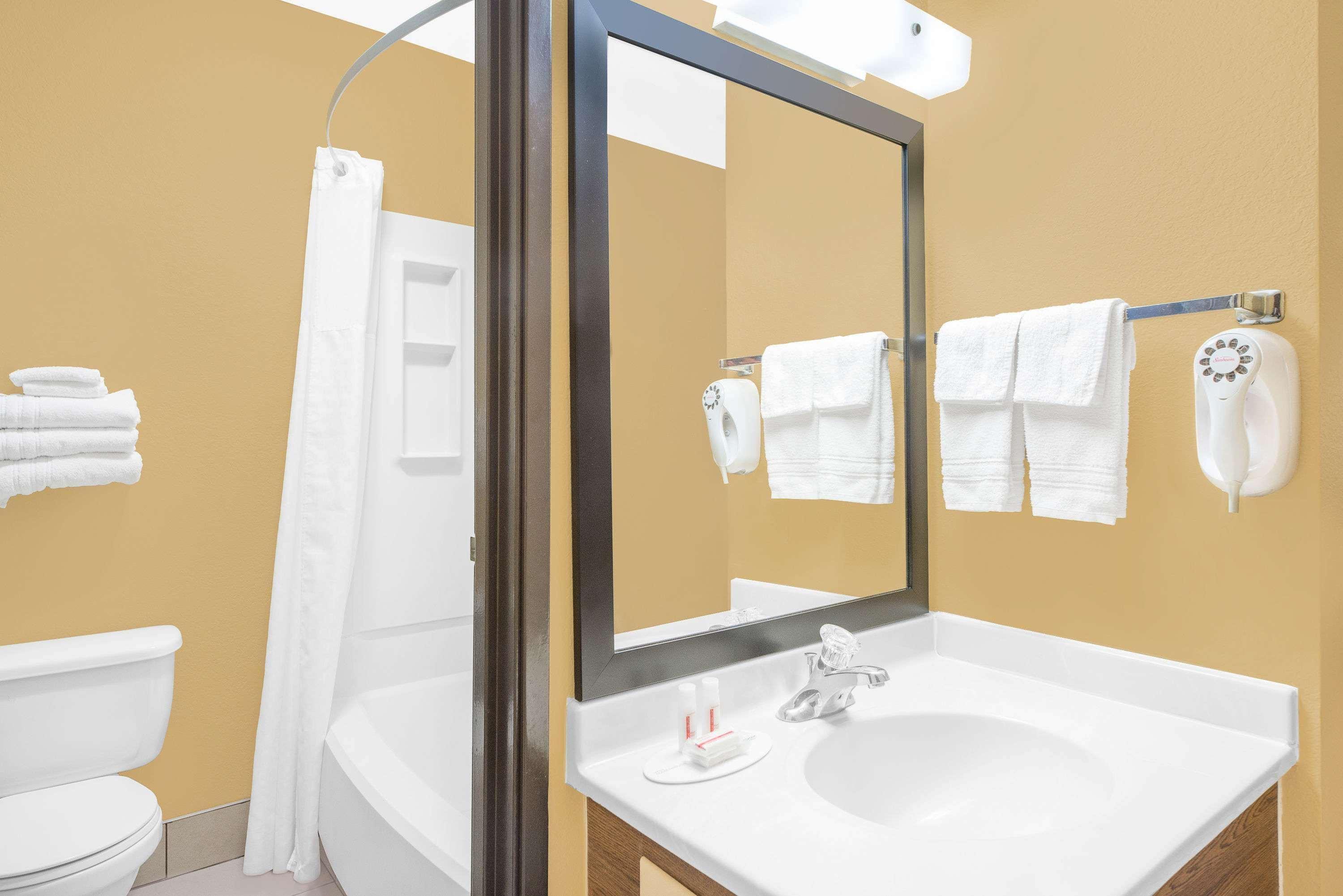 ซูเปอร์ 8 บาย วินด์แฮม แตร์โอต์ Motel Terre Haute ภายนอก รูปภาพ