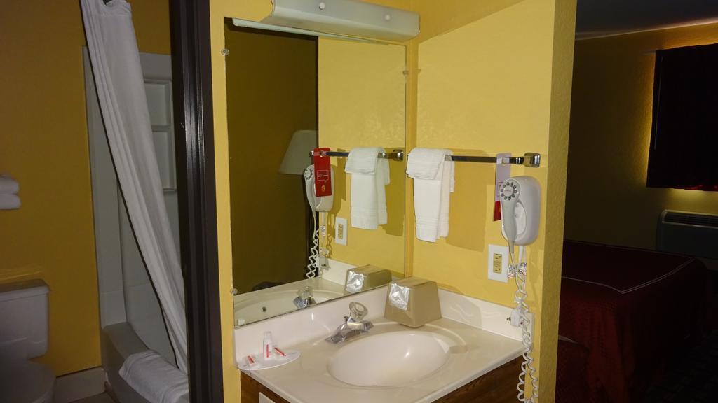 ซูเปอร์ 8 บาย วินด์แฮม แตร์โอต์ Motel Terre Haute ภายนอก รูปภาพ