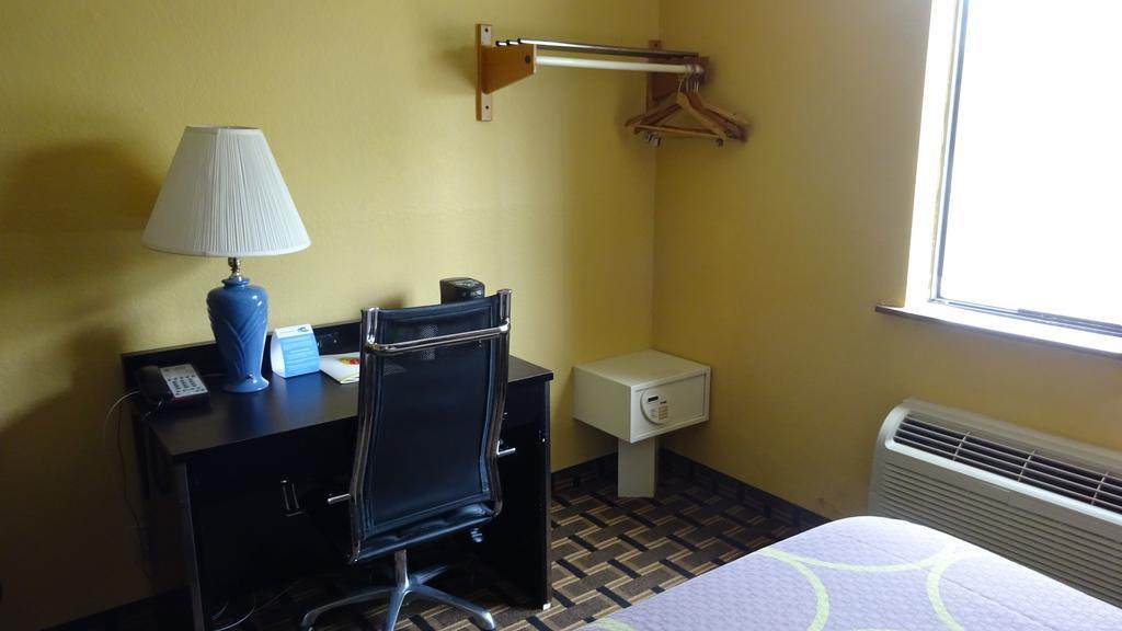 ซูเปอร์ 8 บาย วินด์แฮม แตร์โอต์ Motel Terre Haute ภายนอก รูปภาพ