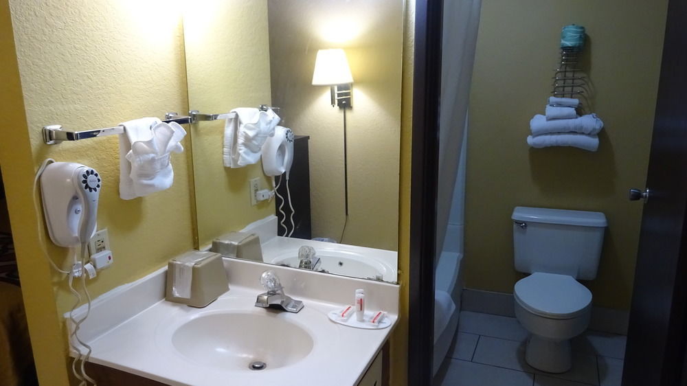 ซูเปอร์ 8 บาย วินด์แฮม แตร์โอต์ Motel Terre Haute ภายนอก รูปภาพ