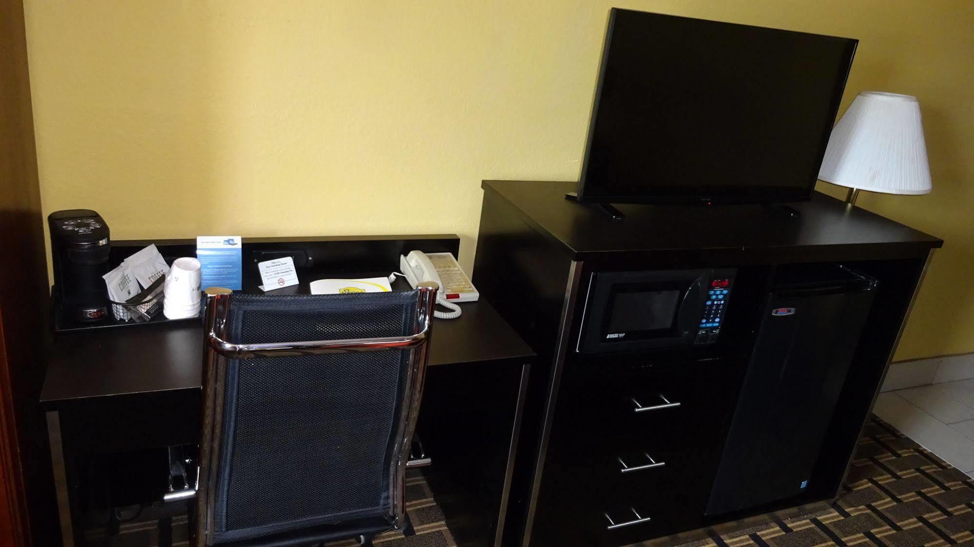 ซูเปอร์ 8 บาย วินด์แฮม แตร์โอต์ Motel Terre Haute ภายนอก รูปภาพ
